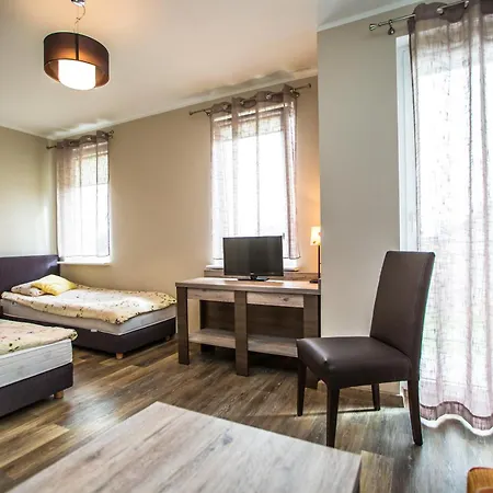 Kalmar לינה וארוחת בוקר 3*